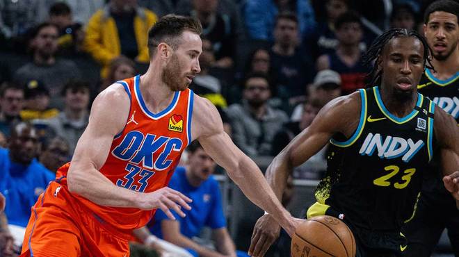 场上比分屡 场上比分屡